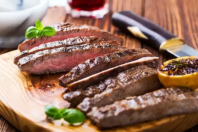 karbonhidrat içermeyen bir diyette ızgara biftek